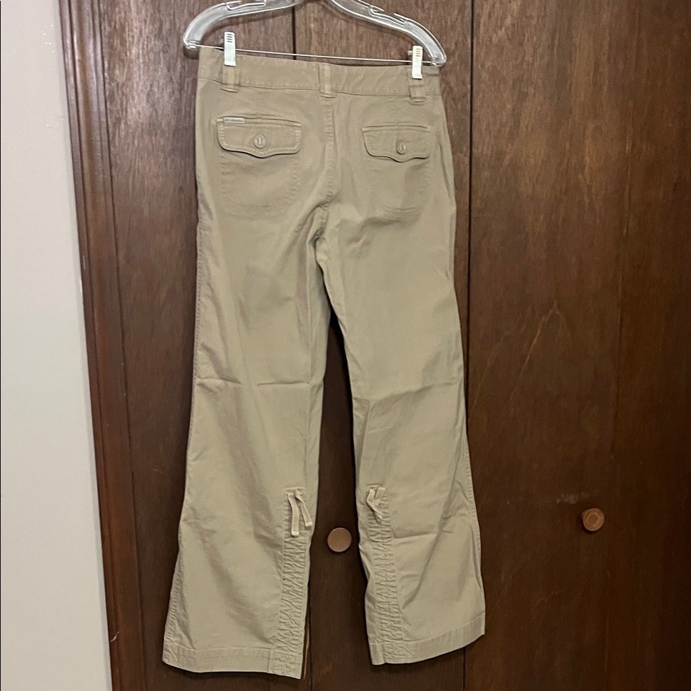 Columbia Women's Tan Cargo Pants/Capris 8 Regular - Picture 7 of 10